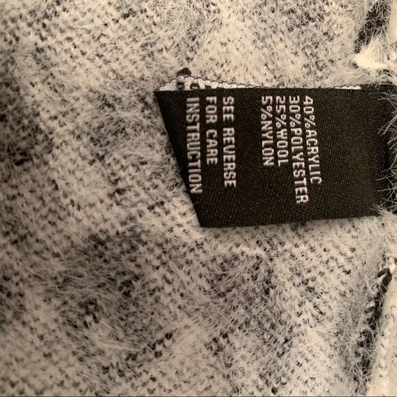 CLICHÉ Edgy Abstract Print wool blend coatigan  In Black/ivory size M - Picture 8 of 9